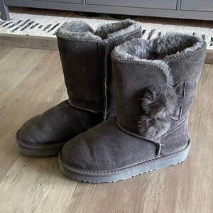 Cozy Gray Kids Boots
